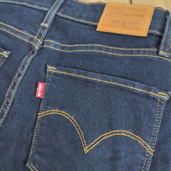 Levi’s 721 premium Women’s High Rise Dark Wash Skinny Jeans SZ 26W/30L - Picture 12 of 16